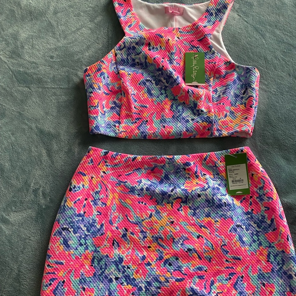 NWT beautiful Lilly Pulitzer Coco coral crab crop top and skirt set.